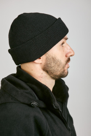 Шапка с отворотом, черный - интернет магазин Полигон